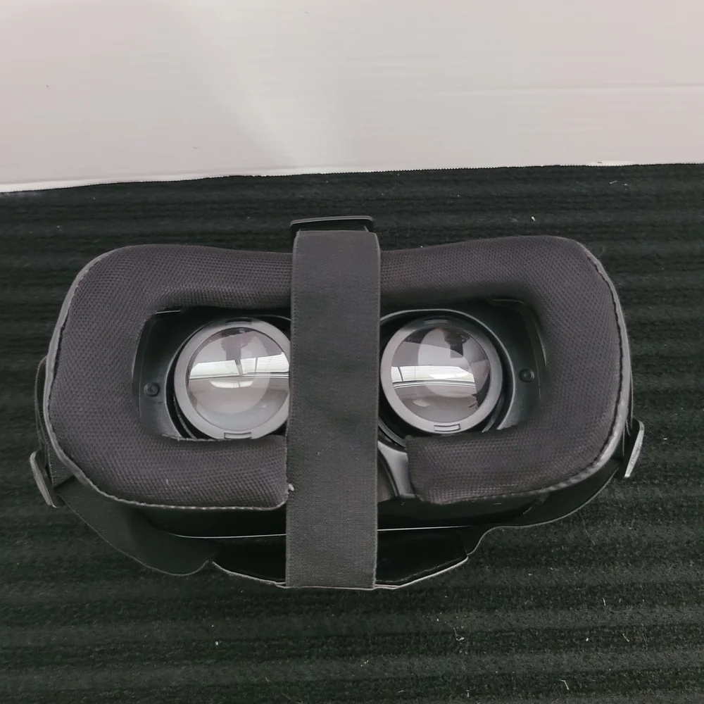 Virtual Reality Headset - Black and White